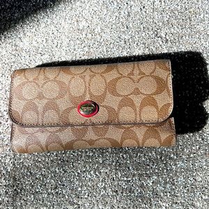 Coach continental wallet in excellent condition
